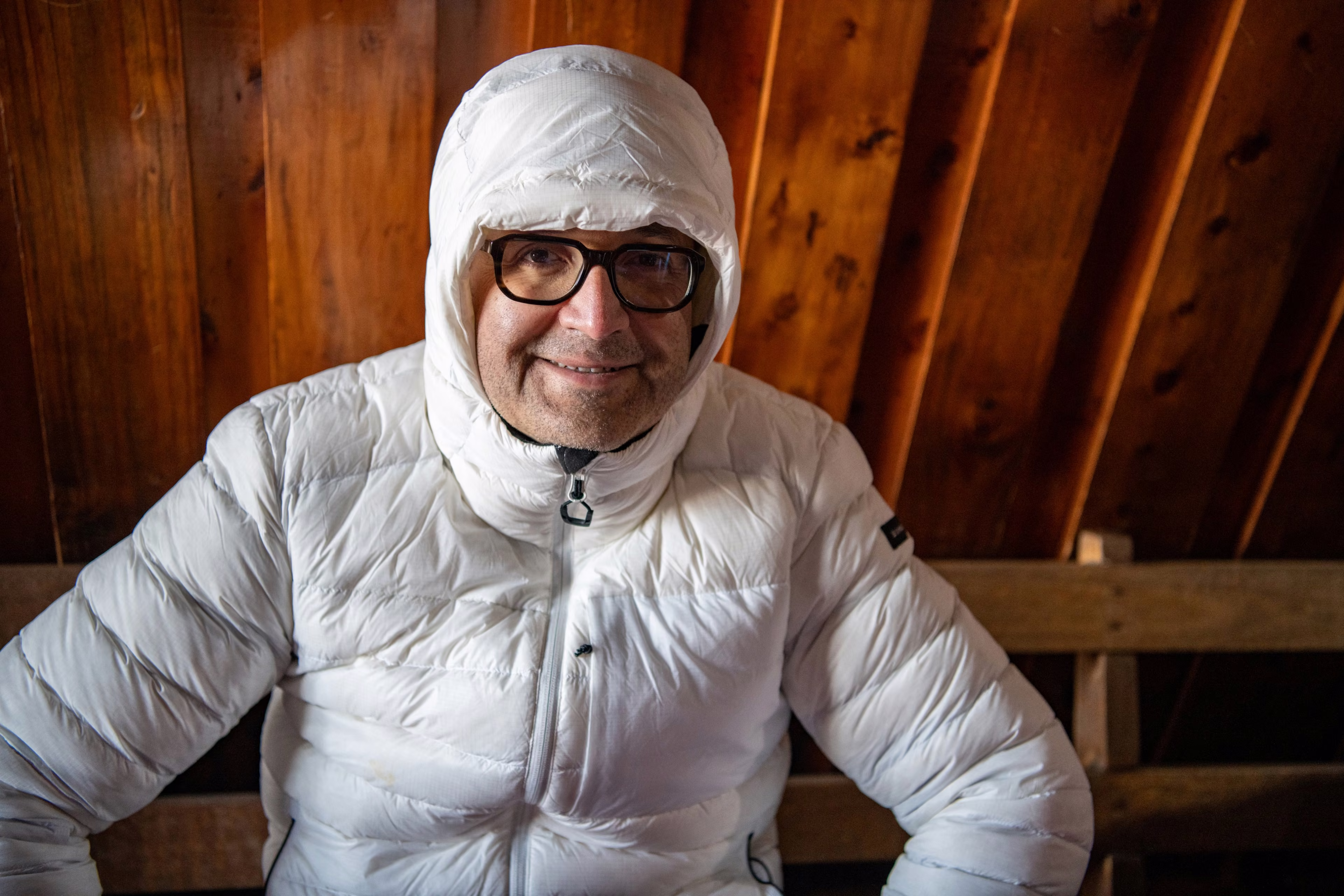Le duvet blanc, dans la hutte de bois