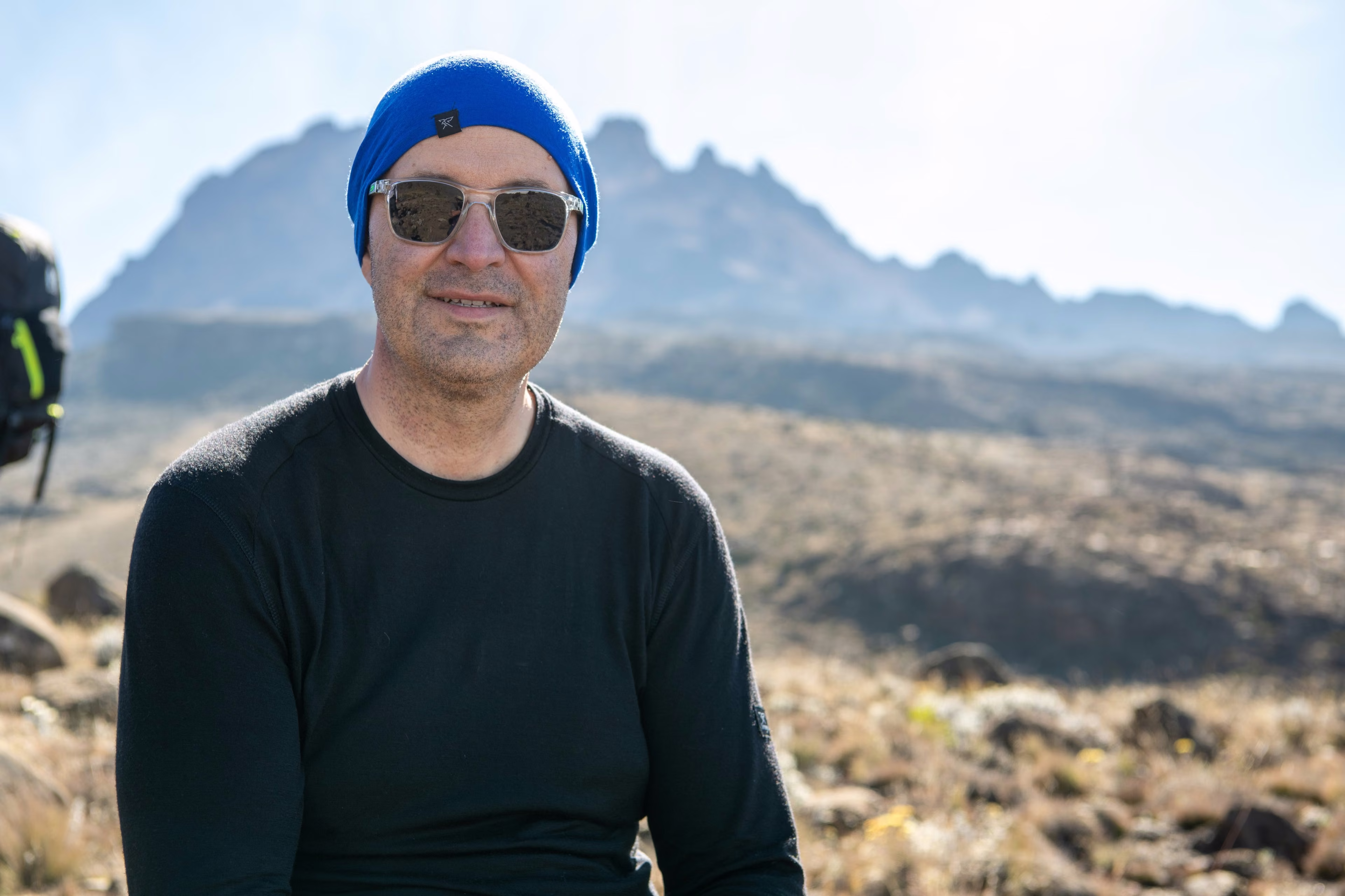 Le bonnet bleu, face à la lumière